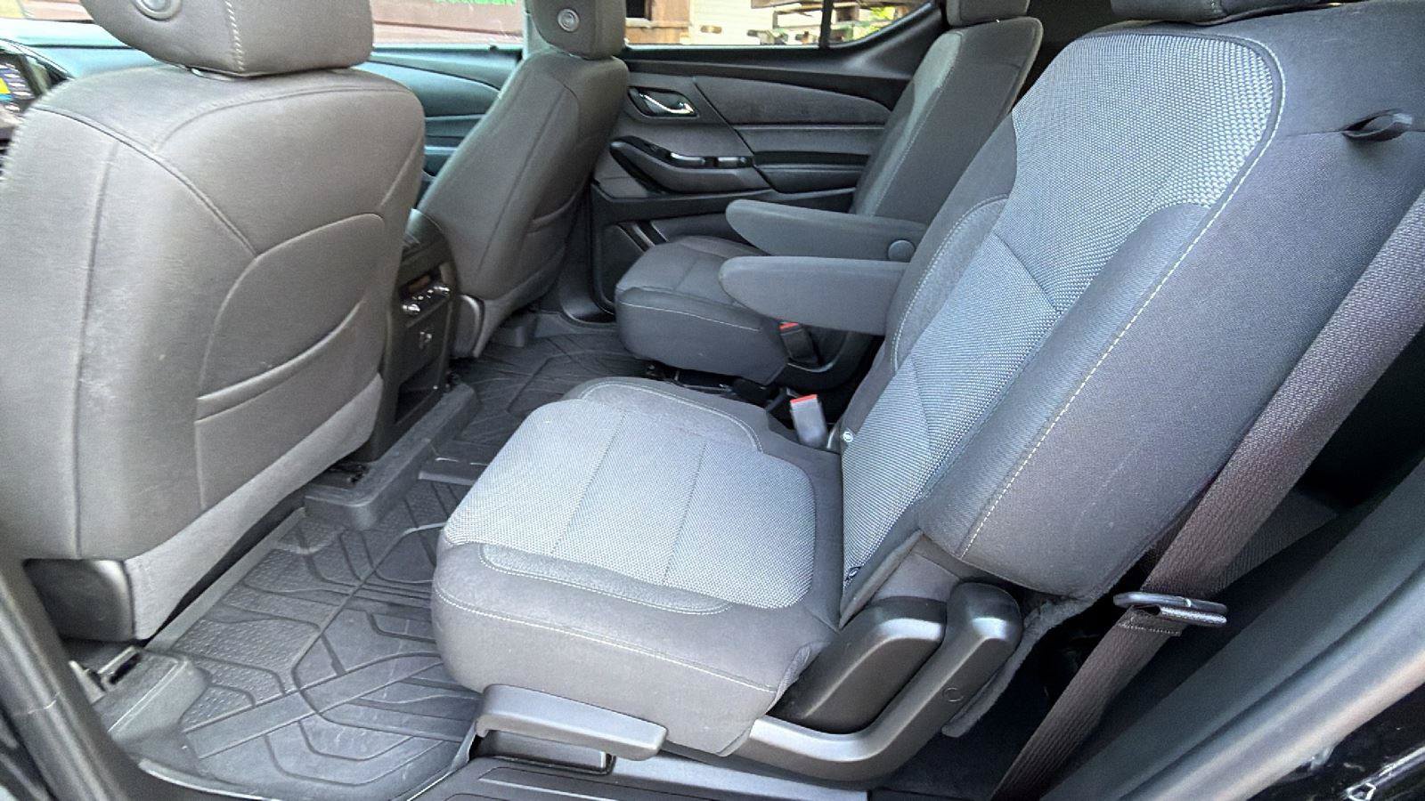 Used 2023 Chevrolet Traverse LT FWD image 23