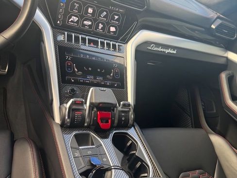 Used 2020 Lamborghini Urus AWD/4WD image 10
