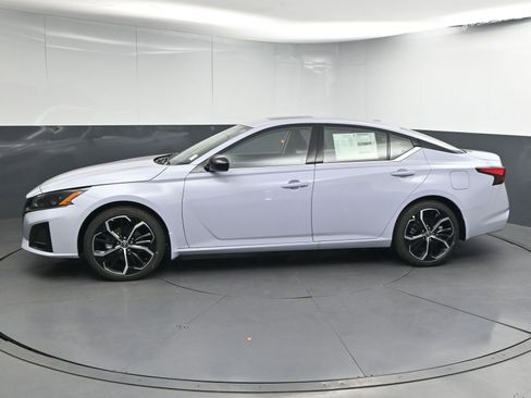 Used 2025 Nissan Altima 2.5 SR FWD image 4