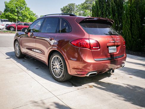 Used 2012 Porsche Cayenne S image 9