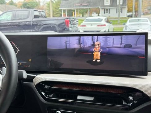 Used 2025 BMW 330i xDrive Sedan w/ M Sport Package image 33