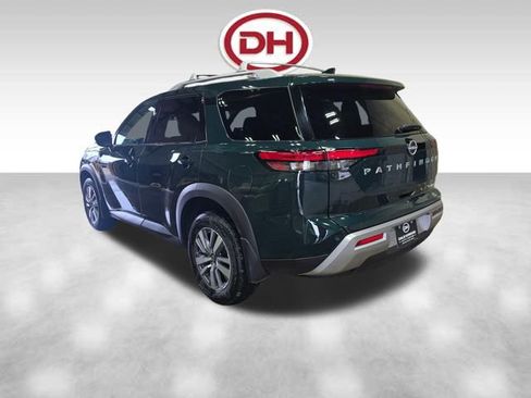 Used 2025 Nissan Pathfinder SL image 9