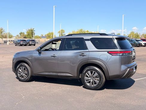 Certified 2025 Nissan Pathfinder SV FWD image 4