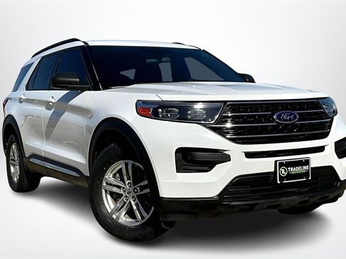 Used 2020 Ford Explorer XLT image 3