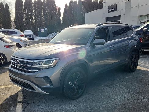 Used 2023 Volkswagen Atlas SE image 3