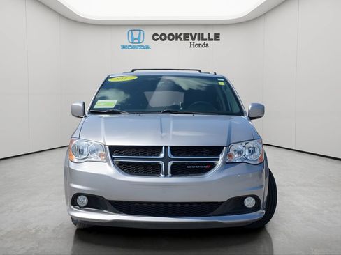 Used 2017 Dodge Grand Caravan SXT w/ Driver Convenience Group FWD image 4