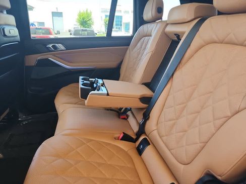 Used 2024 BMW X7 xDrive40i w/ M Sport Package AWD/4WD image 28