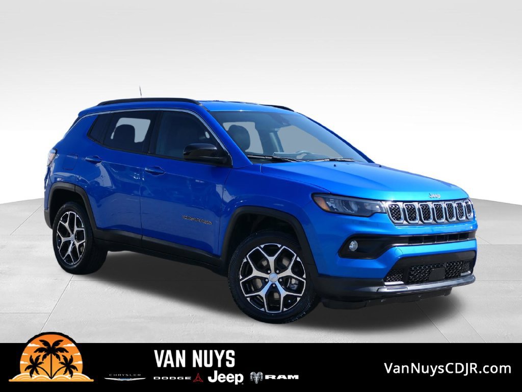 Used 2024 Jeep Compass Latitude AWD/4WD image 1