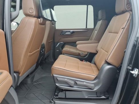 New 2026 Chevrolet Suburban High Country AWD/4WD image 19