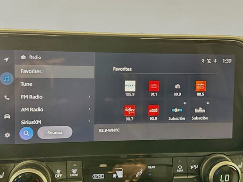Used 2023 Toyota Highlander XLE AWD/4WD image 15