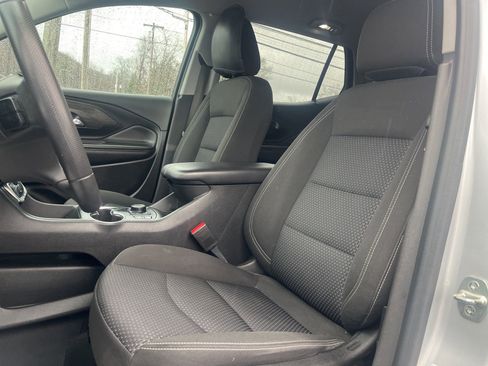 Used 2022 GMC Terrain SLE w/ Driver Convenience Package image 2