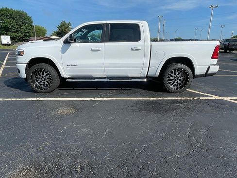 Used 2025 RAM 1500 Laramie w/ Sport Appearance Package AWD/4WD image 17