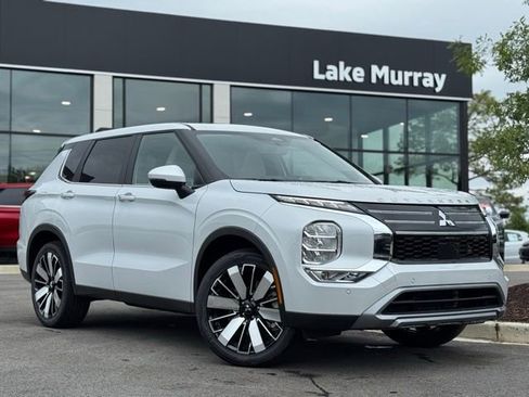 New 2025 Mitsubishi Outlander SE image 1
