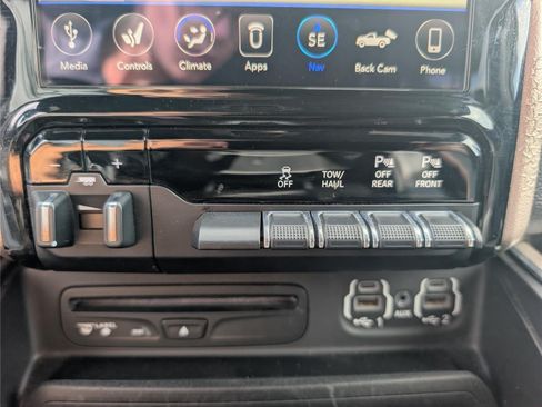 Used 2019 RAM 1500 Laramie AWD/4WD image 29