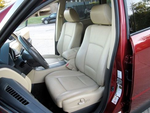 Used 2010 Subaru Tribeca Limited image 18