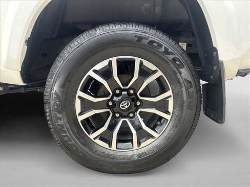 Used 2020 Toyota Tacoma TRD Sport AWD/4WD image 9