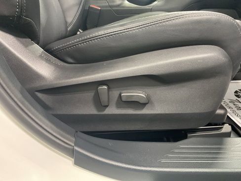 Used 2023 Subaru Outback Limited image 11