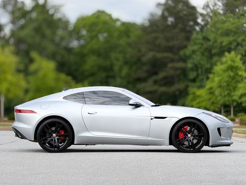 Used 2017 Jaguar F-TYPE Coupe RWD image 12