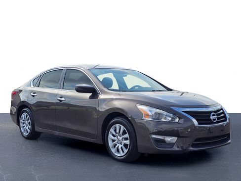 Used 2015 Nissan Altima 2.5 S w/ Power Driver Seat Package FWD image 5