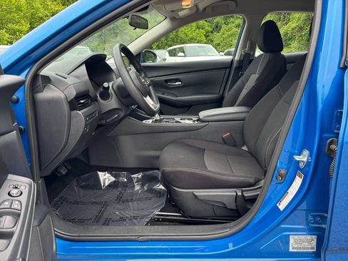Used 2025 Nissan Sentra SV FWD image 24