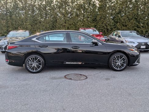 Certified 2025 Lexus ES 300h 300h image 2