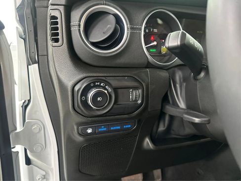 Used 2023 Jeep Wrangler Unlimited Sahara AWD/4WD image 19
