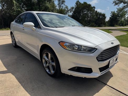 Used 2015 Ford Fusion SE FWD image 1
