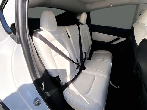 Used 2021 Tesla Model Y Long Range image 20