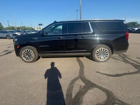 Used 2024 GMC Yukon XL Denali Ultimate AWD/4WD image 9