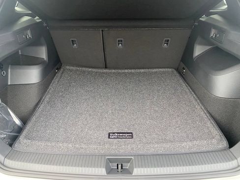 New 2026 Volkswagen Tiguan SE R-Line FWD image 11
