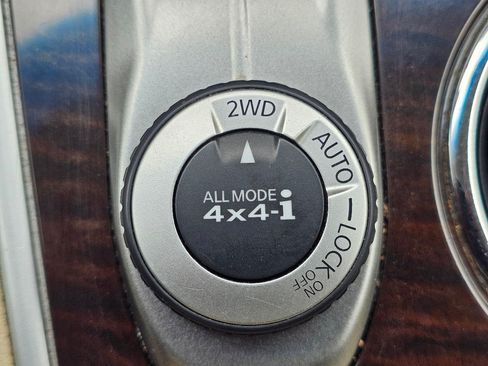Used 2014 Nissan Pathfinder SL AWD/4WD image 35