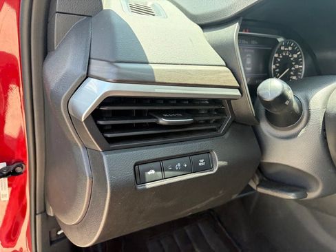 Used 2025 Nissan Altima 2.5 SV FWD image 8