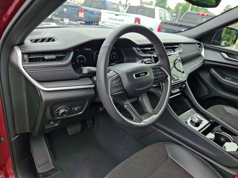 Used 2023 Jeep Grand Cherokee L Laredo AWD/4WD image 25