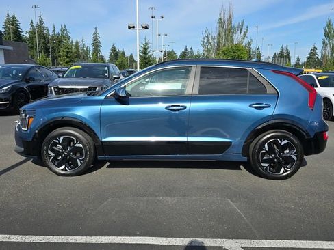 Certified 2024 Kia Niro Wind w/ Wind Preserve Package FWD image 2