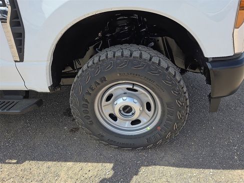 New 2026 Ford F250 XL w/ XL Off-Road Package image 7