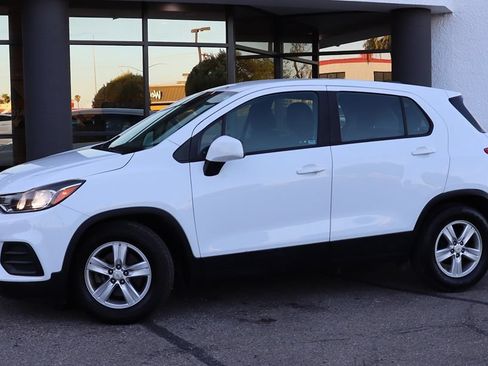 Used 2020 Chevrolet Trax LS FWD image 4
