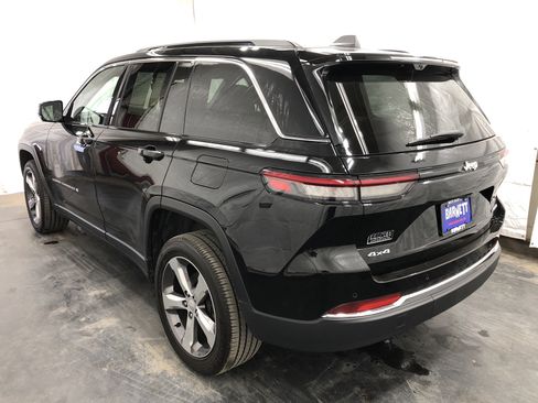 Certified 2025 Jeep Grand Cherokee Limited w/ Luxury Tech Group II image 6