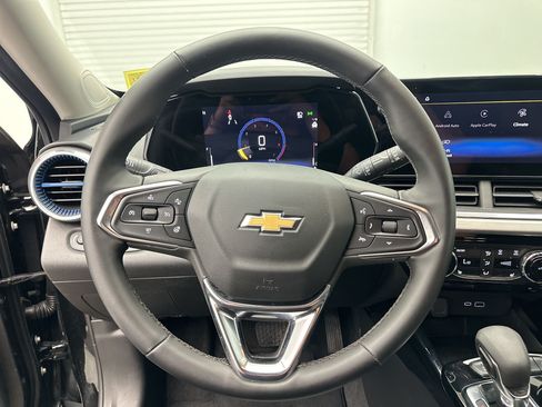 Used 2024 Chevrolet Trax LT w/ Driver Confidence Package FWD image 11