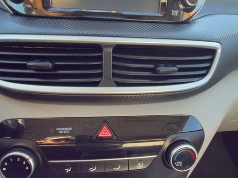 Used 2019 Hyundai Tucson SE image 19