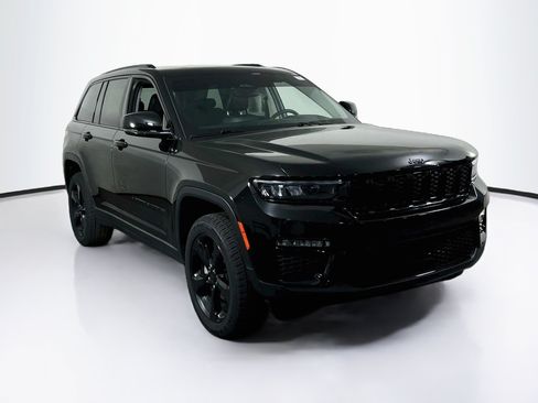 Used 2024 Jeep Grand Cherokee Limited w/ Black Appearance Package AWD/4WD image 3