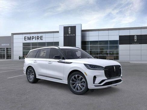 New 2026 Lincoln Aviator AWD w/ Jet Appearance Package image 7