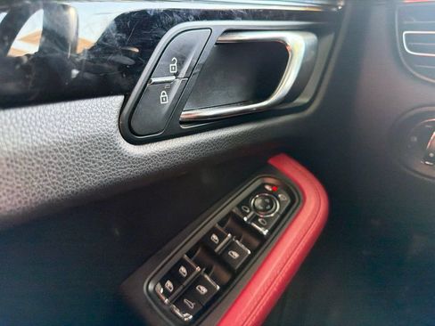 Used 2020 Porsche Macan AWD/4WD image 19