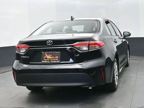 Used 2025 Toyota Corolla LE image 8