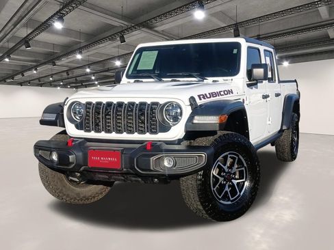Used 2024 Jeep Gladiator Rubicon w/ Convenience Group AWD/4WD image 1