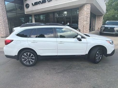 Used 2017 Subaru Outback 2.5i Limited AWD/4WD image 8