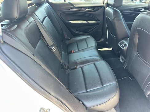Used 2018 Buick Regal Essence FWD image 10