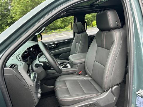 Used 2025 Chevrolet Tahoe RST w/ Comfort Package AWD/4WD image 39
