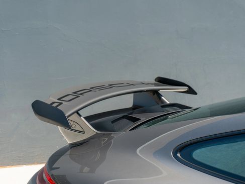 Used 2018 Porsche 911 GT3 RWD image 32