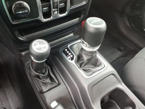 Used 2022 Jeep Gladiator Sport AWD/4WD image 30