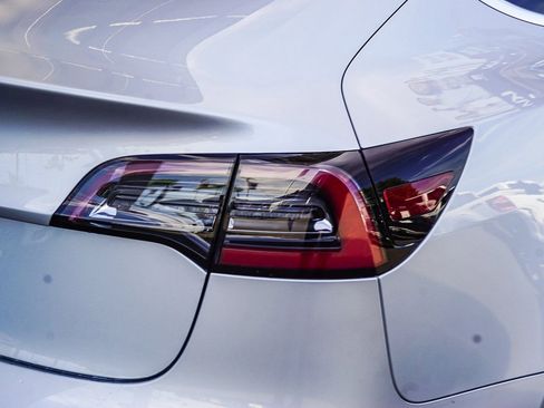 Used 2018 Tesla Model 3 Long Range image 8